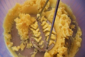 Gulas in varianta olteneasca cu gnocchi din cartofi