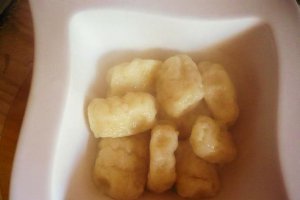 Gulas in varianta olteneasca cu gnocchi din cartofi
