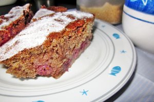 Prăjitură cu zmeură, vișine și cireșe
