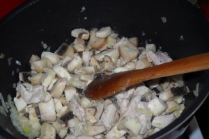 Ciulama de pui cu ciuperci (2)