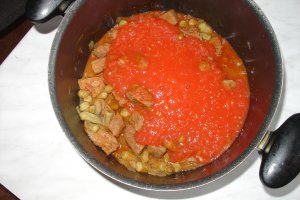Mancare de bame, orez galben si ayran