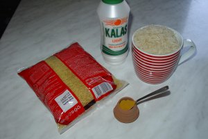 Mancare de bame, orez galben si ayran