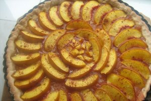 Tarta cu nectarine si dulceata de gutui