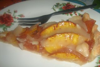 Tarta cu nectarine si dulceata de gutui