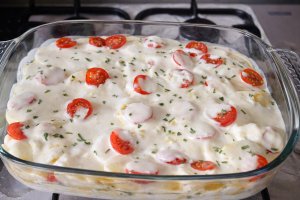 Piept de pui cu cartofi si sos bechamel