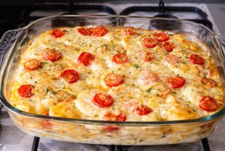 Piept de pui cu cartofi si sos bechamel