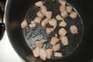 Cubulete de carne cu piure de vinete