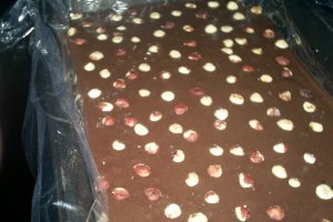 Ciocolata de casa cu alune de padure