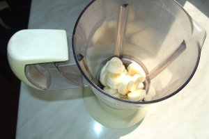 Banana cu lapte si migdale