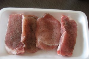 Sfecla rosie la cuptor cu carne de porc si sos de branza a la Jamie Oliver