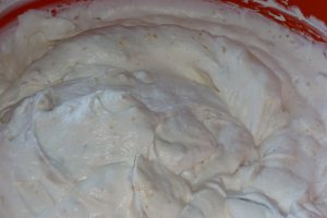 Inghetata de vanilie cu alune pralinate