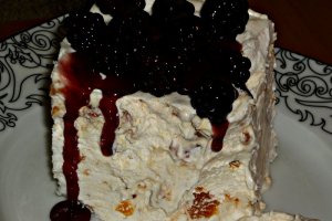 Inghetata de vanilie cu alune pralinate