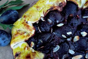 Tarta rustica cu prune