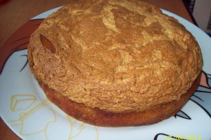 Tort cu crema de zahar ars si nectarine