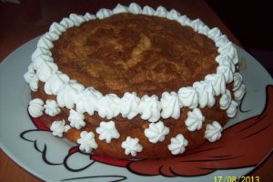 Tort cu crema de zahar ars si nectarine