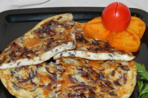 Omleta cu ceapa rosie