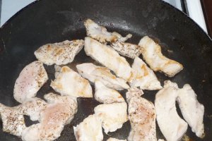 Ciulama cu ciuperci si piept de pui
