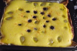 Tarta cu crema de branza si struguri