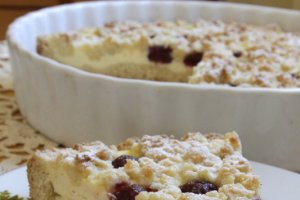 Tarta cu visine si crumble
