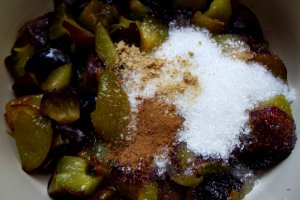 Tarte cu prune si bezea