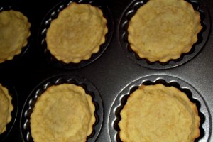 Tarte cu prune si bezea