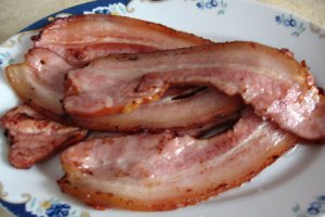Gogosari umpluti cu varza si rulouri de bacon
