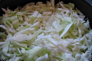 Gogosari umpluti cu varza si rulouri de bacon