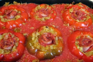 Gogosari umpluti cu varza si rulouri de bacon