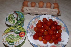Omleta cu rosii cherry, bacon si branzica ceva fin de la Delaco