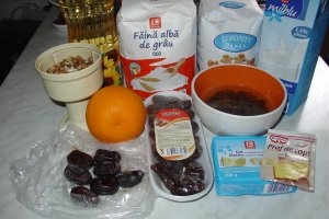 Prajiturele cu crema de curmale