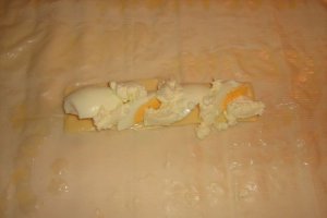 Rulouri Ceva fin cu oua fierte si pasta de masline
