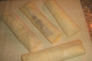 Rulouri Ceva fin cu oua fierte si pasta de masline