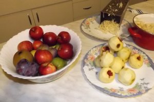 Prajitura cu mere, pere si bezea
