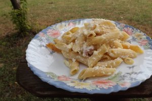 Penne cu bacon si ceva fin de la Delaco