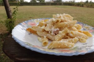 Penne cu bacon si ceva fin de la Delaco