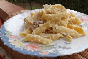 Penne cu bacon si ceva fin de la Delaco