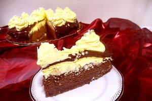 Tort cu ciocolată şi cremă de lamâie