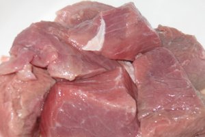 Pulpa de vita in sos de bere bruna si busuioc