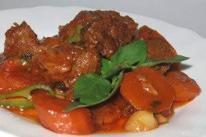 Pulpa de vita in sos de bere bruna si busuioc