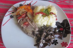 Pulpă de miel la cuptor cu legume
