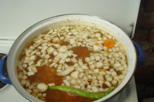 Ciorba de fasole uscata cu carnat afumat