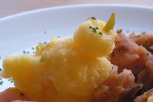 Tocanita de cartofi cu ciuperci cu mamaliguta cu unt
