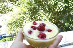 Cocktail din pepene galben si ananas
