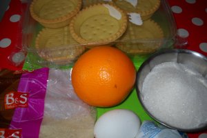 Minitarte cu crema frangipane si zmeura