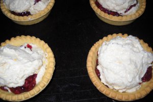 Minitarte cu crema frangipane si zmeura