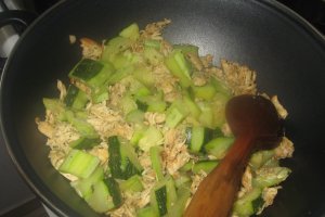 Piept de pui cu dovlecei zi zuchinni