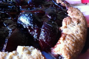 Tarta rustica cu prune si rom