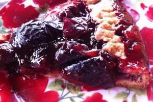 Tarta rustica cu prune si rom