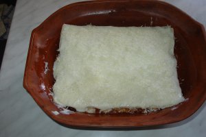 Lasagna cu sos ragu si parmezan