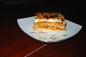 Lasagna cu sos ragu si parmezan